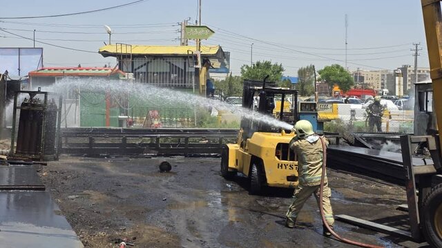 اطفای حریق بازار آهن/ شعله‌ور شدن سیلندرهای گاز ۳ مصدوم برجای گذاشت