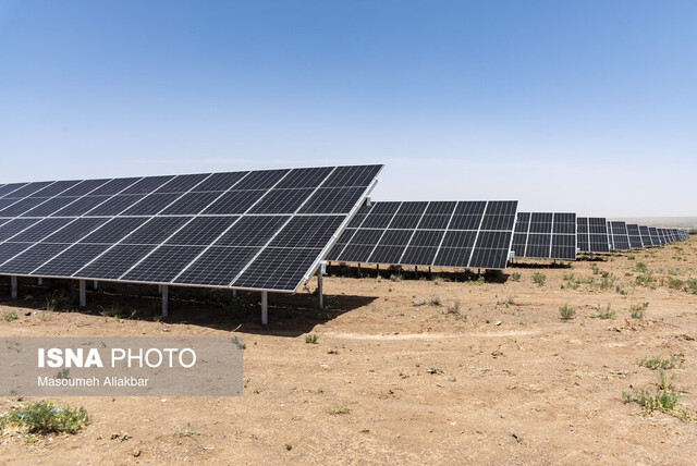 عکس تزئینی است راهاندازی ۱۸ نیروگاه خورشیدی در شیراز/ سرمایهگذاری ویژه دولت برای ترویج انرژیهای پاک
