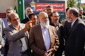 مهدی چمران، رئیس شورای اسلامی شهر تهران در مراسم رونمایی سردیس شهید رئیسی در میدان پاستور تهران