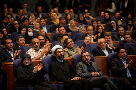 مصطفی رستمی، رئیس نهاد نمایندگی رهبری در دانشگاه‌ها و فاطمه مهاجرانی، سخنگوی دولت در آیین ملی اهدای جایزه علامه طباطبایی