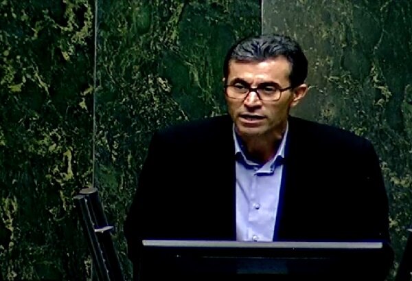 ستوده: باید با تمام توان به مردم خدمت کرد