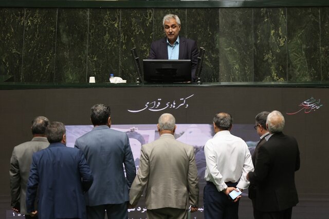 قوامی: بودجه دستگاه‌هایی را که عملکرد مثبتی ندارند حذف کنیم