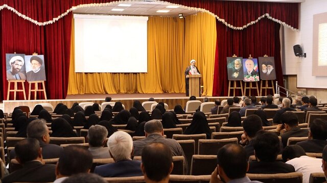 مراسم بزرگداشت آیت‌الله رئیسی در آموزش و پرورش کرمان برگزار شد