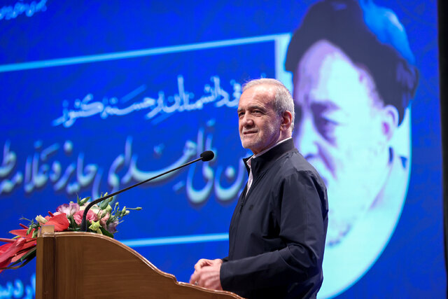 پزشکیان: تلاش کرده‌ایم عرصه حضور دانشمندان در میدان، برای حل مشکلات فراهم شود