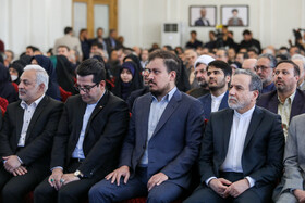 سید عباس عراقچی، وزیر امور خارجه و فرزند حسین امیرعبداللهیان در مراسم گرامیداشت اولین سالگرد شهادت پدرش