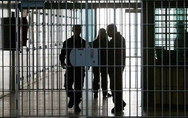 برای سومین سال متوالی؛ یک بانوی یزدی ۲ زندانی آزاد کرد