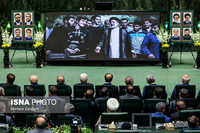 حاشیه نگاری از مراسم بزرگداشت شهدای خدمت در مجلس شورای اسلامی