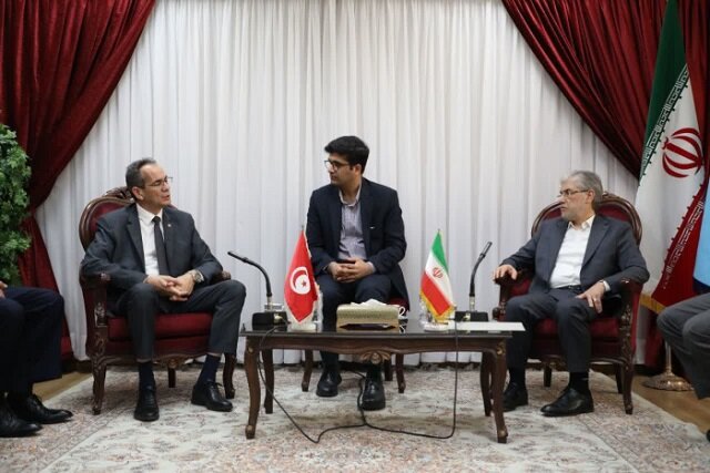 بورسیه دانشجویان تونسی و همکاری در آموزش زبان و ادبیات