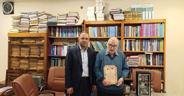 تقدیر رئیس سازمان بسیج علمی از چهره ماندگار فیزیک ایران