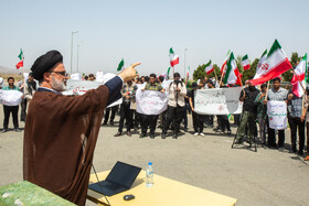 سخنرانی حجت الاسلام نبویان نماینده مجلس شورای اسلامی در تجمع دانشجویان قمی در مقابل سایت هسته ای فردو