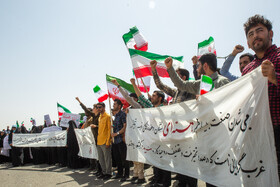 تجمع دانشجویان قمی در مقابل سایت هسته ای فردو