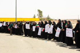 تجمع دانشجویان قمی در مقابل سایت هسته ای فردو