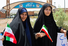 تجمع دانشجویان قمی در مقابل سایت هسته ای فردو