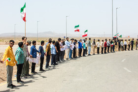 تجمع دانشجویان قمی در مقابل سایت هسته ای فردو