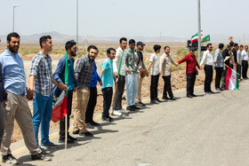 تجمع دانشجویان قمی در مقابل سایت هسته ای فردو