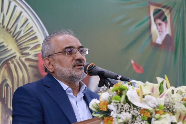 شهید رئیسی خودش را هم‌ردیف با مردم می‌دانست