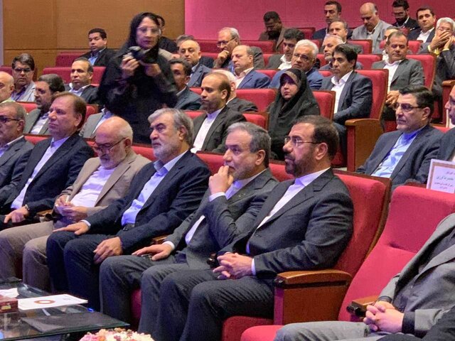آغاز اولین نشست منطقه‌ای دیپلماسی استانی با حضور عراقچی در شیراز 