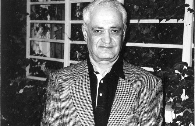 زاده سپاهانم و ملالی ندارم جز دوری وطن زاده سپاهانم و ملالی ندارم جز دوری وطن