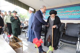 بهرام سرمست، استاندار آذربایجان شرقی و پدر شهید آیت الله آل هاشم در مراسم صبحگاه مشترک نیروهای‌ مسلح آذربایجان شرقی