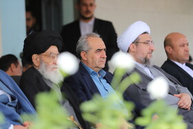 حجت الاسلام والمسلمین احمد مطهری اصل، امام جمعه تبریز و بهرام سرمست، استاندار آذربایجان شرقی و پدر شهید آیت الله آل هاشم در مراسم صبحگاه مشترک نیروهای‌ مسلح آذربایجان شرقی
