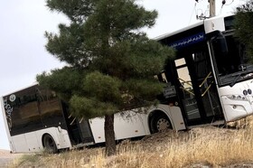 ۴ نفر در حادثه انحراف اتوبوس در بوستان فدک قزوین مصدوم شدند