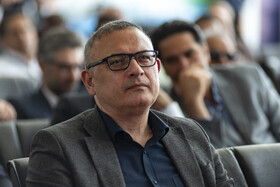 حسین پورفرزانه، رئیس سازمان هواپیمایی کشور در آغاز فعالیت رسمی نخستین تاکسی هوایی کشور