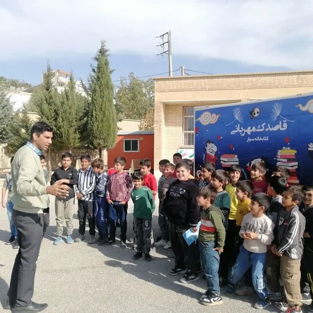 استقبال پرشور روستاییان شهرستان ایلام از قاصدک مهربانی