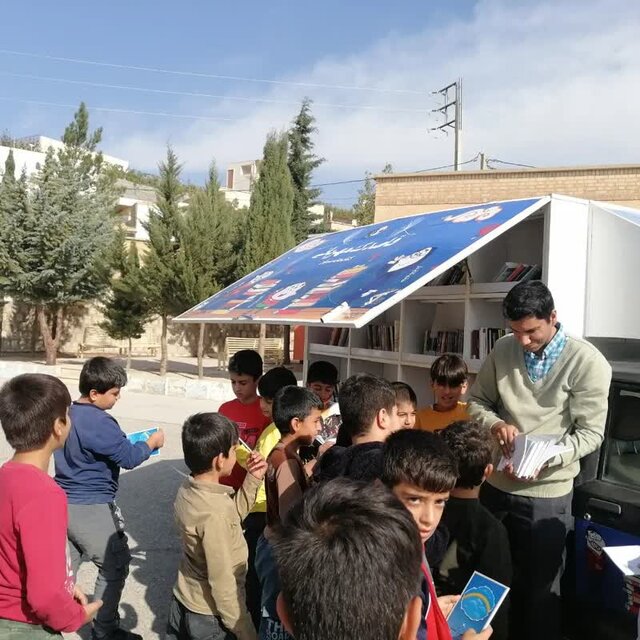 استقبال پرشور روستاییان شهر ایلام از قاصدک مهربانی