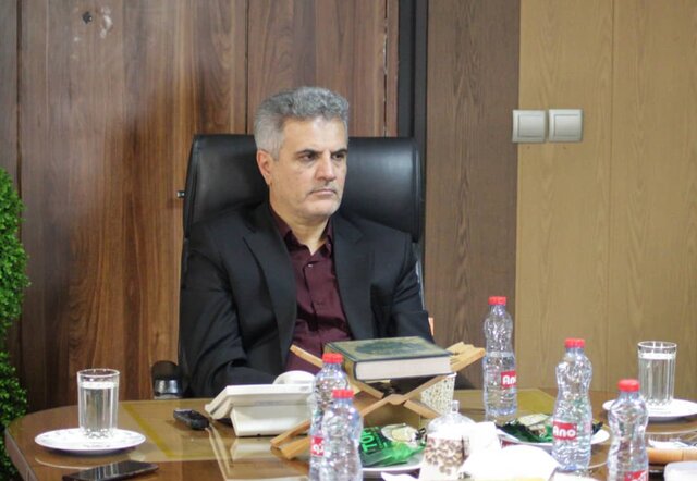 معلم گرفتار معیشت نمی‌تواند آینده‌ساز باشد