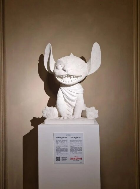 نمایش یکی از شخصیتها «دیزنی» در کنار «داوود» میکلآنژ