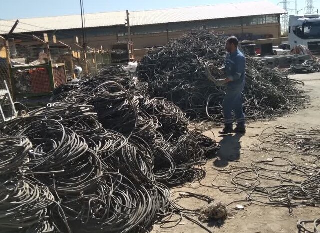 عکس تزئینی ست بازداشت سارق حرفهای با اعتراف به ۴۰ فقره سرقت سیم و کابل در شاهرود