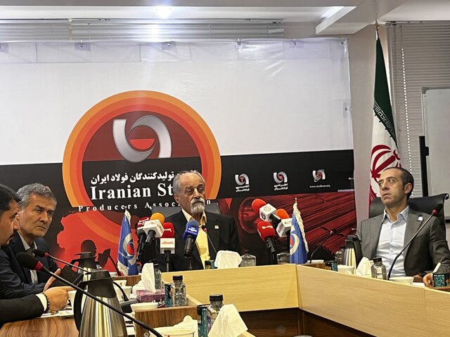 خاموشی پشت خاموشی؛ تعطیلی زنجیره‌ فولاد با برق ۱۰ درصدی