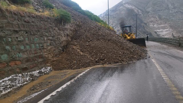 بارش تگرگ در جاده چالوس بارش تگرگ در جاده چالوس