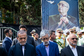 مسعود پزشکیان، رئیس جمهور، غلامعلی حدادعادل، رئیس فرهنگستان زبان و ادب فارسی و محسن حاجی‌میرزایی، رییس دفتر رییس جمهور در مراسم تشییع پیکر مرحوم «ناصر قفلی» رئیس مجمع خیرین مدرسه‌ساز