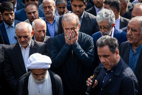 مسعود پزشکیان، رئیس جمهور، غلامعلی حدادعادل، رئیس فرهنگستان زبان و ادب فارسی و محسن حاجی‌میرزایی، رییس دفتر رییس جمهور در مراسم تشییع پیکر مرحوم «ناصر قفلی» رئیس مجمع خیرین مدرسه‌ساز