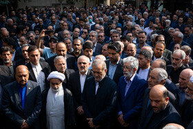 مسعود پزشکیان، رئیس جمهور، غلامعلی حدادعادل، رئیس فرهنگستان زبان و ادب فارسی و محسن حاجی‌میرزایی، رییس دفتر رییس جمهور در مراسم تشییع پیکر مرحوم «ناصر قفلی» رئیس مجمع خیرین مدرسه‌ساز