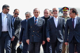 استقبال اسکندر مومنی، وزیر کشور از شهباز شریف، نخست وزیر پاکستان در بدو ورود به تهران