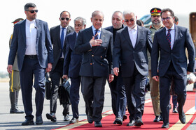 استقبال اسکندر مومنی، وزیر کشور از شهباز شریف، نخست وزیر پاکستان در بدو ورود به تهران