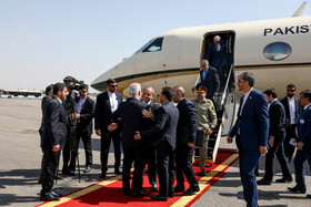 استقبال اسکندر مومنی، وزیر کشور از شهباز شریف، نخست وزیر پاکستان در بدو ورود به تهران