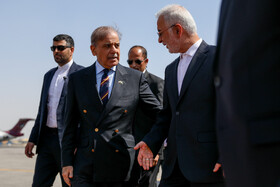 استقبال اسکندر مومنی، وزیر کشور از شهباز شریف، نخست وزیر پاکستان در بدو ورود به تهران