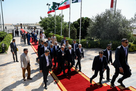 استقبال اسکندر مومنی، وزیر کشور از شهباز شریف، نخست وزیر پاکستان در بدو ورود به تهران