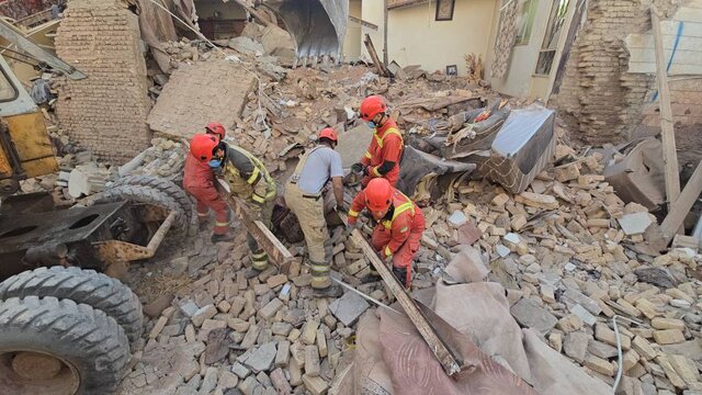 ۳ کشته و مصدوم در ریزش ساختمانی در قیامدشت/ ادامه عملیات آواربرداری و احتمال افزایش آمار مصدومین و فوتیها