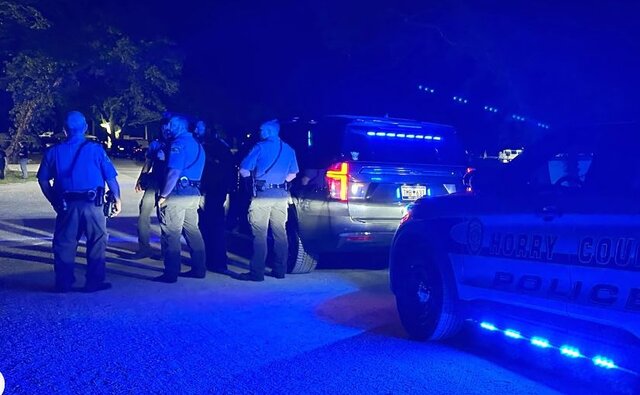 عکس: آسوشیتدپرس تیراندازی در آمریکا ۱۱ زخمی برجای گذاشت