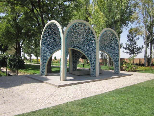 معمار آرامگاه خیام، فردوسی و کمال الملک کیست؟