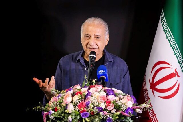 اعطای نشان درجه یک هنری به جهانگیر میرشکاری