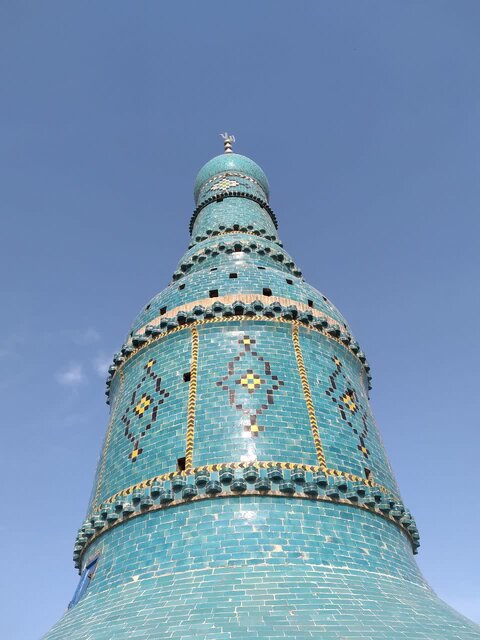 صاعقه گنبد امامزاده شاه حمزه قم را تخریب کرد