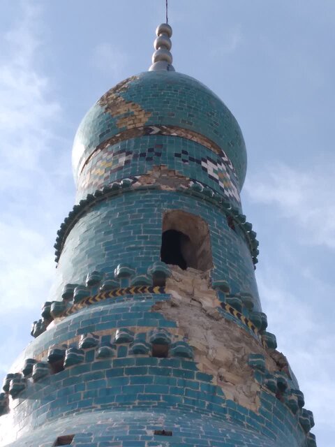 صاعقه گنبد امامزاده شاه حمزه قم را تخریب کرد