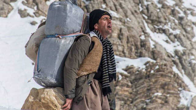 توزیع کالاهای قانونی در بازار با خودروهای شوتی!