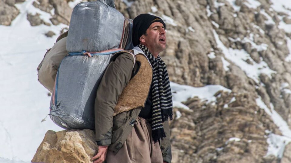 توزیع کالاهای قانونی در بازار با خودروهای شوتی! توزیع کالاهای قانونی در بازار با خودروهای شوتی!