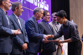 سید عباس صالحی، وزیر فرهنگ و ارشاد و علی منتظری، رئیس جهاد دانشگاهی در اختتامیه سیزدهمین دوره مسابقات ملی مناظره دانشجویان ایران
